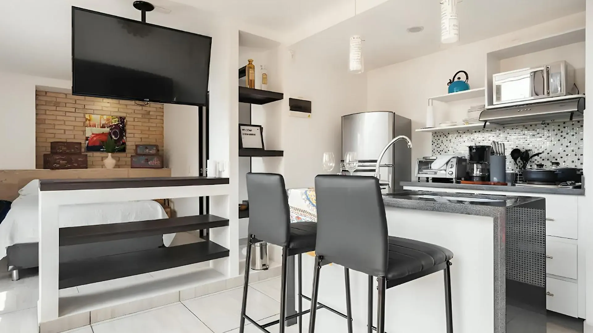 Loft Comodo Cerca De Vida Nocturna Y Malls Medellin 0*,  Colombia